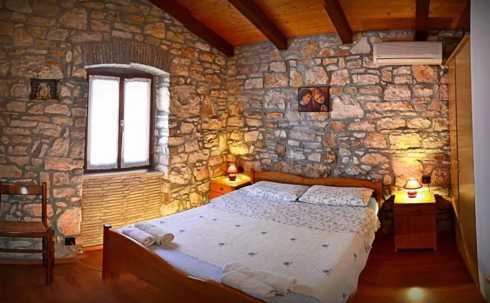 Apartmani Petar Stojnic Tar-Vabriga 0*,  Chorvatsko